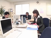 Japanische Sekretärin liebt ihren Chef